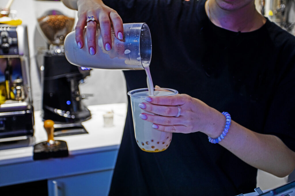 make a trendy drink Bubble Tea for children. Children's Taiwanese party